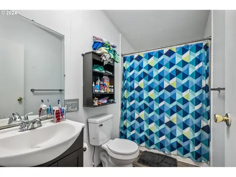 352 Ne Faulconer Court Sheridan OR 97378