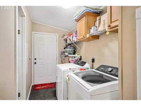352 Ne Faulconer Court Sheridan OR 97378