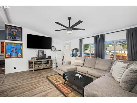 352 Ne Faulconer Court Sheridan OR 97378
