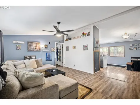 352 Ne Faulconer Court Sheridan OR 97378