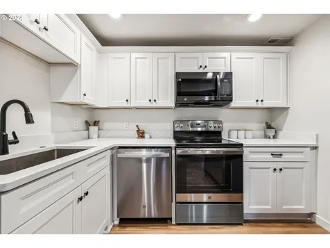 5121 Se 136th Avenue Portland OR 97236