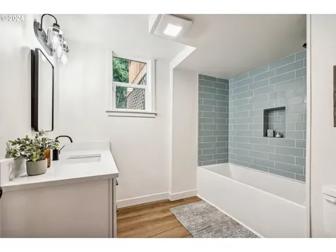 5121 Se 136th Avenue Portland OR 97236