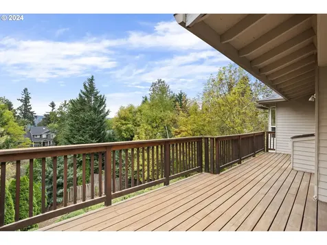 2250 Crestview Drive West Linn OR 97068
