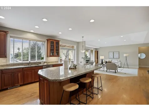 2250 Crestview Drive West Linn OR 97068