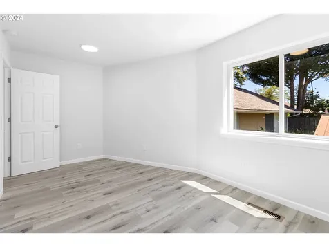 6802 Se 84th Avenue Portland OR 97266
