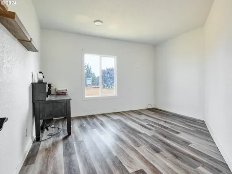 1480 NE Laurel Avenue Woodburn OR 97071