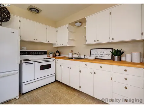 1217 NE 69th Avenue Portland OR 97213