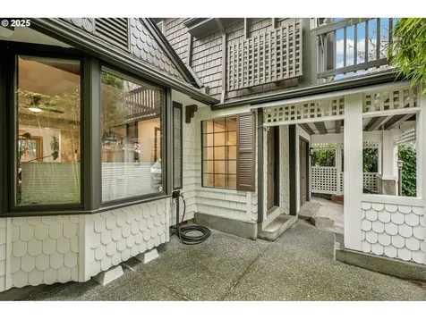 2122 N Emerson Street Portland OR 97217