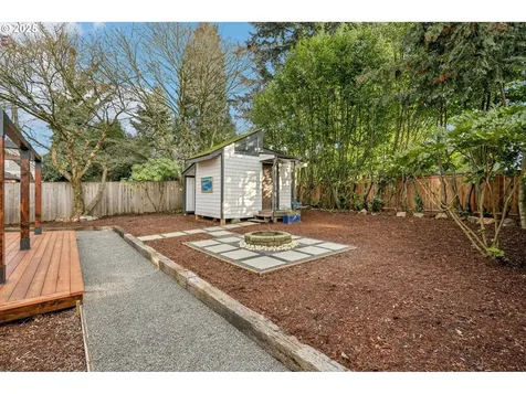 2122 N Emerson Street Portland OR 97217