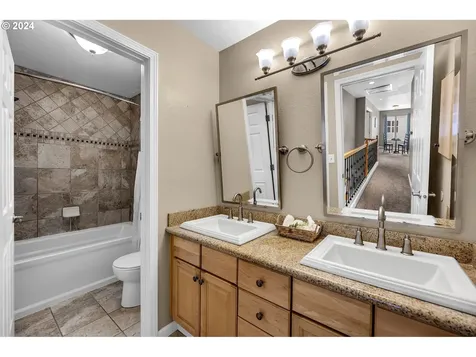 12712 Nw 24th Avenue Vancouver WA 98685