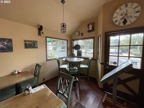 1277 Bay Street Florence OR 97439