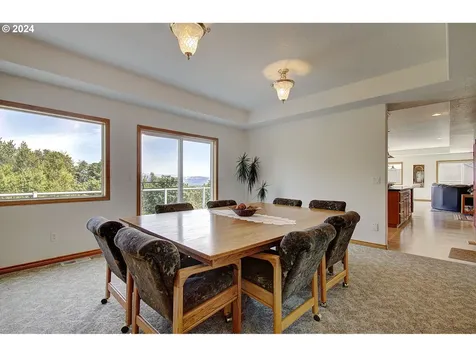 526 Nw Fremont Street Camas WA 98607