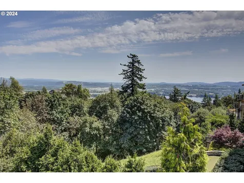 526 Nw Fremont Street Camas WA 98607