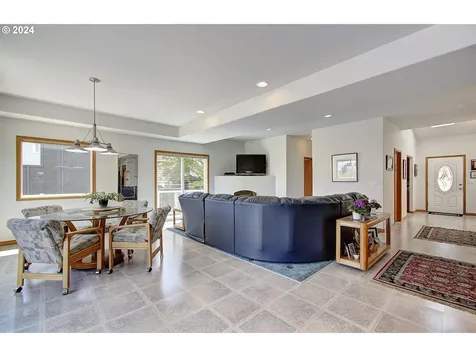 526 Nw Fremont Street Camas WA 98607