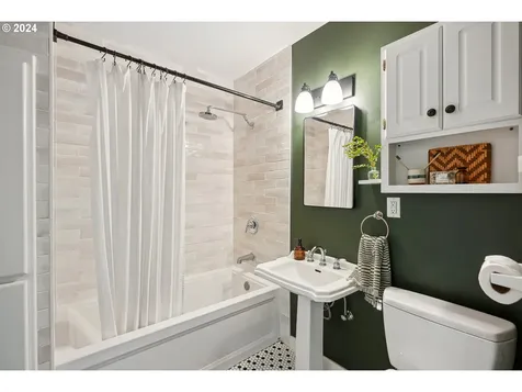 635 Ne 92nd Avenue Portland OR 97220