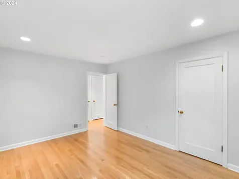 7447 S Corbett Avenue Portland OR 97219