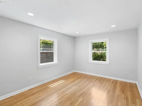 7447 S Corbett Avenue Portland OR 97219