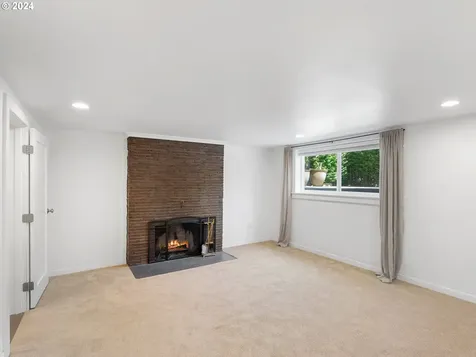 7447 S Corbett Avenue Portland OR 97219
