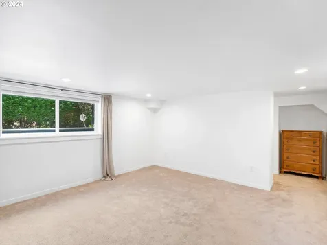 7447 S Corbett Avenue Portland OR 97219