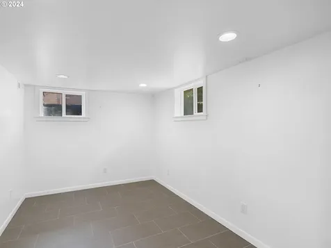 7447 S Corbett Avenue Portland OR 97219