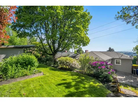 7447 S Corbett Avenue Portland OR 97219