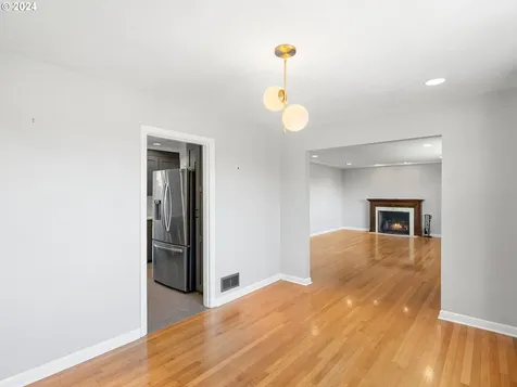7447 S Corbett Avenue Portland OR 97219