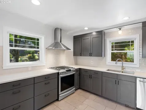 7447 S Corbett Avenue Portland OR 97219