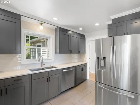 7447 S Corbett Avenue Portland OR 97219