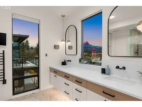 1329 Lincoln Street Hood River OR 97031