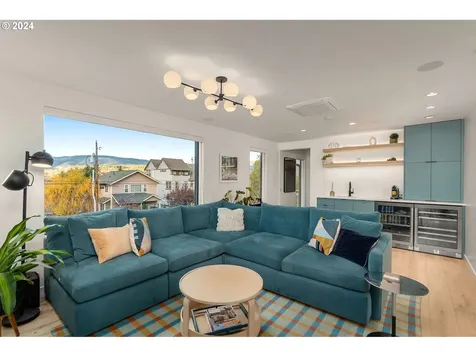 1329 Lincoln Street Hood River OR 97031