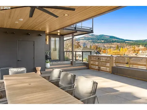 1329 Lincoln Street Hood River OR 97031