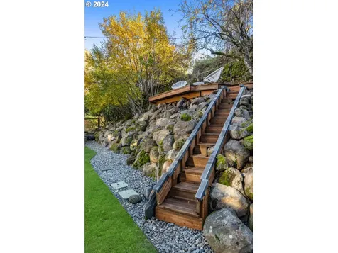 1329 Lincoln Street Hood River OR 97031
