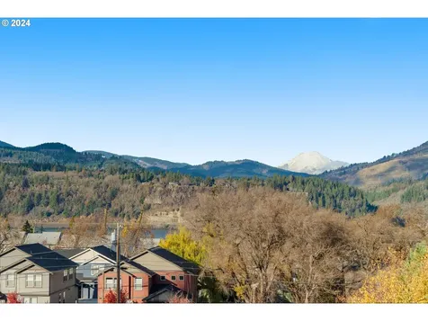 1329 Lincoln Street Hood River OR 97031