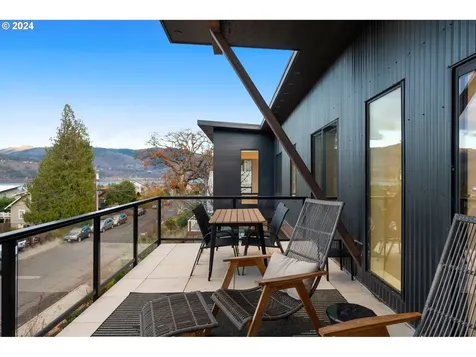 1329 Lincoln Street Hood River OR 97031