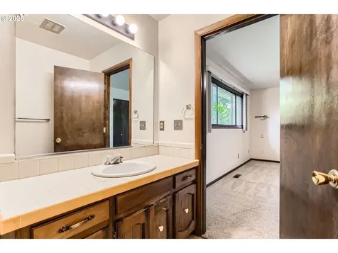 1415 NE 136th Place Portland OR 97230