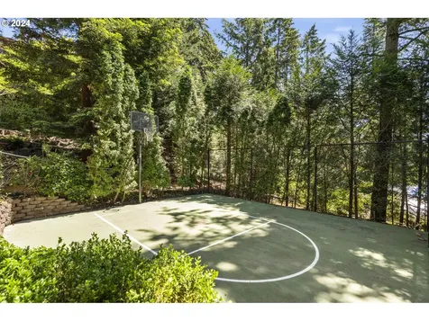 2550 SW Scenic Drive Portland OR 97225