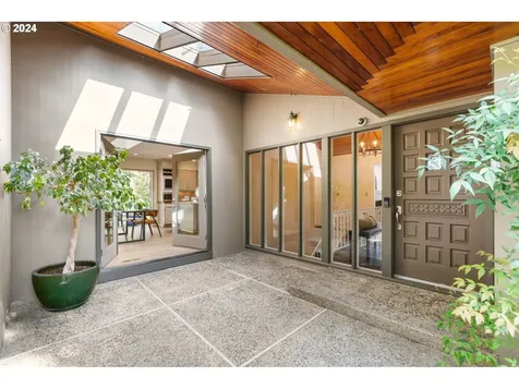2550 SW Scenic Drive Portland OR 97225