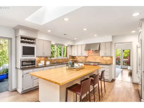 2550 SW Scenic Drive Portland OR 97225