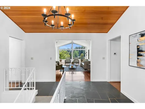 2550 SW Scenic Drive Portland OR 97225