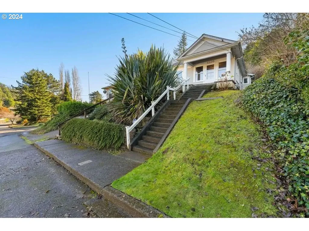 1229 Park Avenue Coos Bay OR 97420