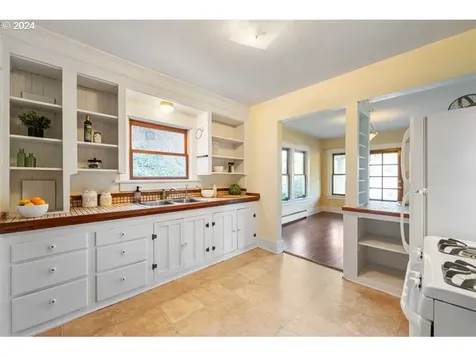 1229 Park Avenue Coos Bay OR 97420