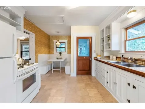 1229 Park Avenue Coos Bay OR 97420