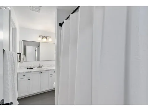 652 Se 35th Avenue Hillsboro OR 97123