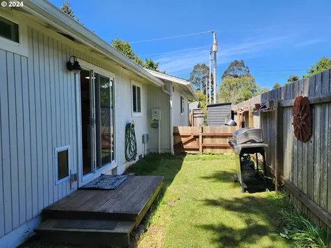 1059 13th Street Port Orford OR 97465