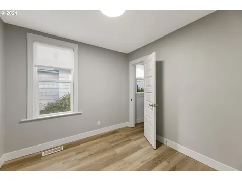 6119 SE Cora Street Portland OR 97206