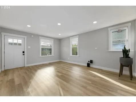 6119 SE Cora Street Portland OR 97206