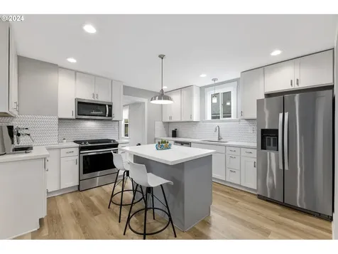 6119 SE Cora Street Portland OR 97206