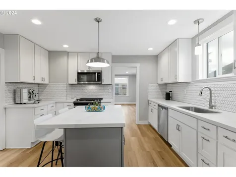 6119 SE Cora Street Portland OR 97206