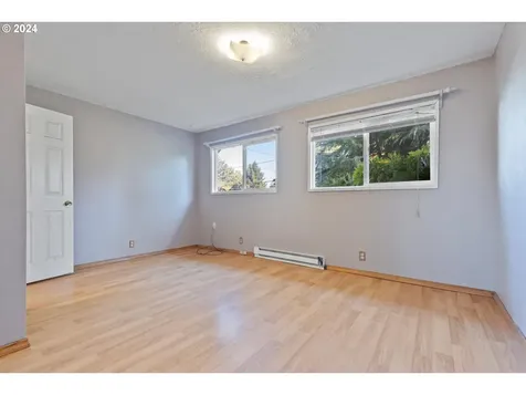 5228 NE Simpson Street Portland OR 97218