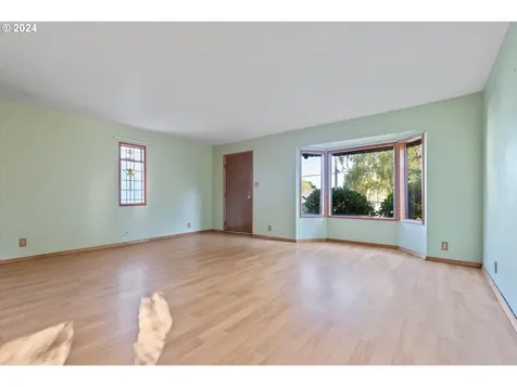 5228 NE Simpson Street Portland OR 97218